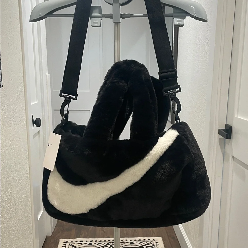 Nike Women's Faux Fur Black and White Shoulder Bag Tote NWT - Picture 3 of 16